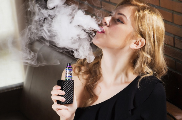 Beauty Electronic Cigarette Smoke -